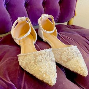 White lace bridal flats by Kaileep